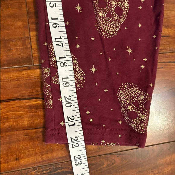 Torrid Gold Foil Star Sugar Skull Zinfandel Crop Leggings size 2x - Picture 15 of 15